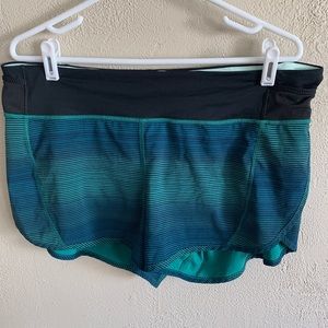 Lululemon shorts with open side slit, green/blk